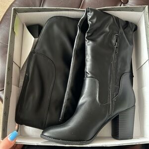 New with box black boots